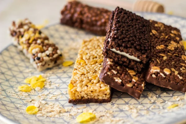 Fındık ve meyve karışımlı granola enerji barı