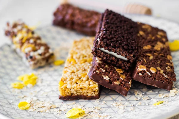 Fındık ve meyve karışımlı granola enerji barı