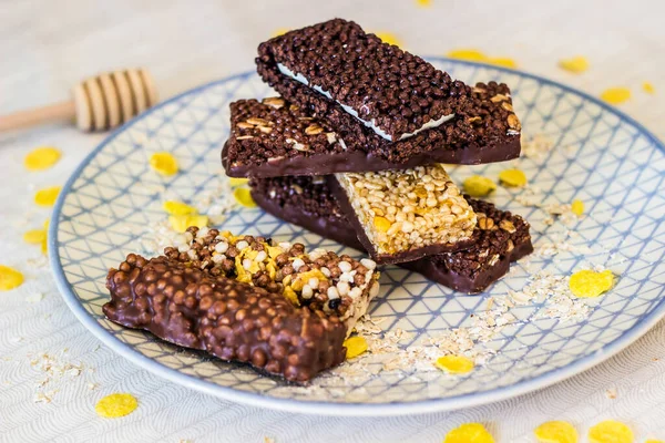 Fındık ve meyve karışımlı granola enerji barı