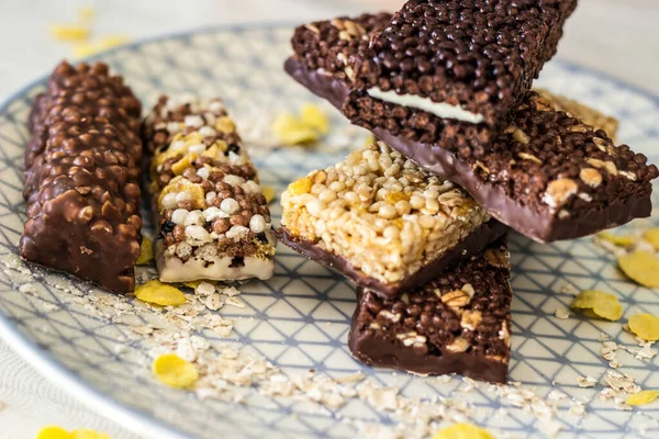 Fındık ve meyve karışımlı granola enerji barı