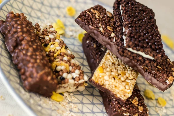 Fındık ve meyve karışımlı granola enerji barı