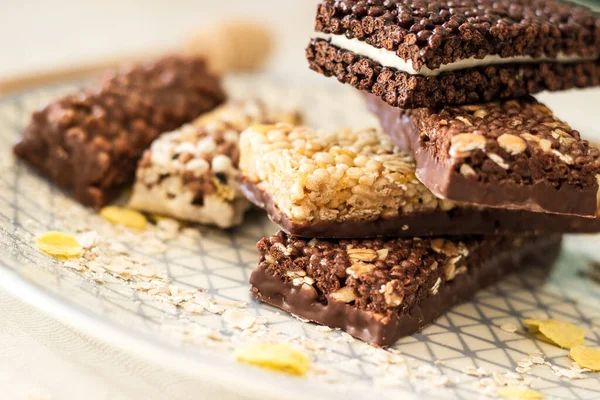 Fındık ve meyve karışımlı granola enerji barı