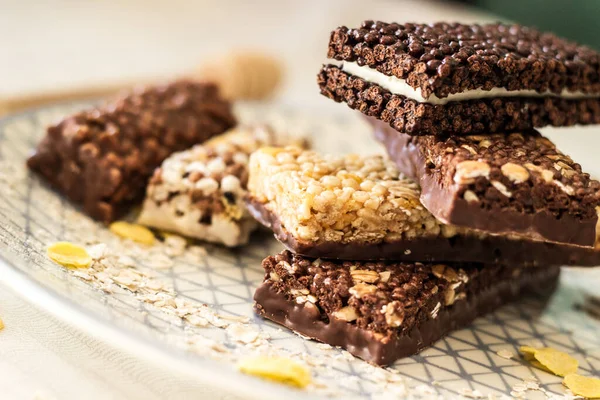 Fındık ve meyve karışımlı granola enerji barı