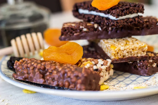 Fındık ve meyve karışımlı granola enerji barı