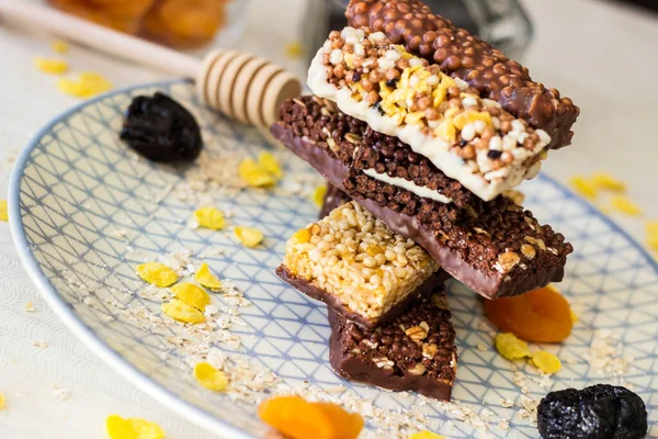 Fındık ve meyve karışımlı granola enerji barı