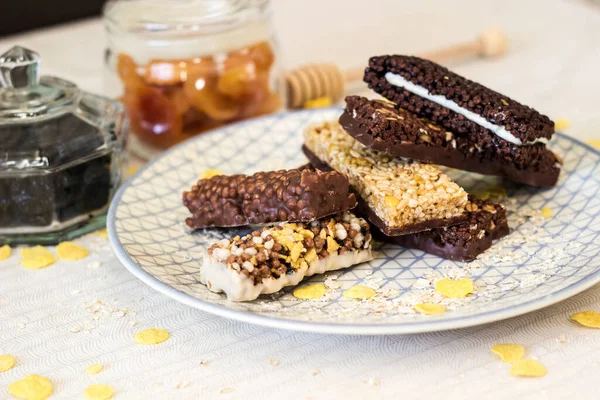 Fındık ve meyve karışımlı granola enerji barı