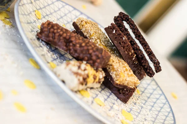 Fındık ve meyve karışımlı granola enerji barı