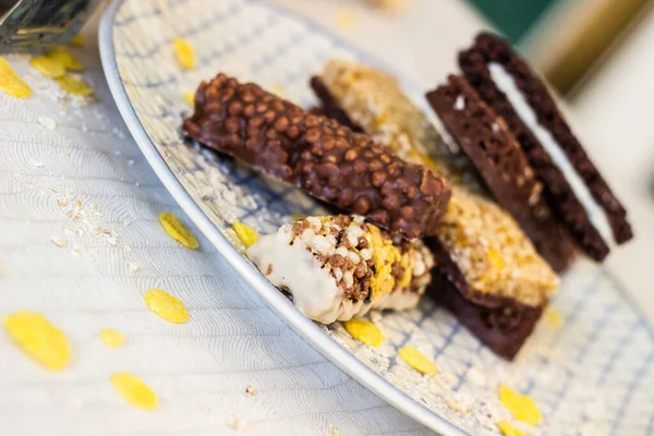 Fındık ve meyve karışımlı granola enerji barı