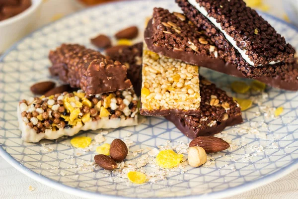 Fındık ve meyve karışımlı granola enerji barı