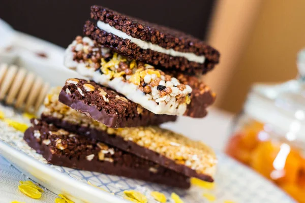 Fındık ve meyve karışımlı granola enerji barı