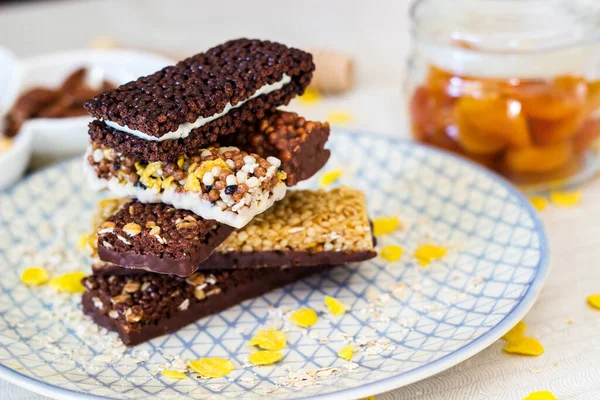 Fındık ve meyve karışımlı granola enerji barı