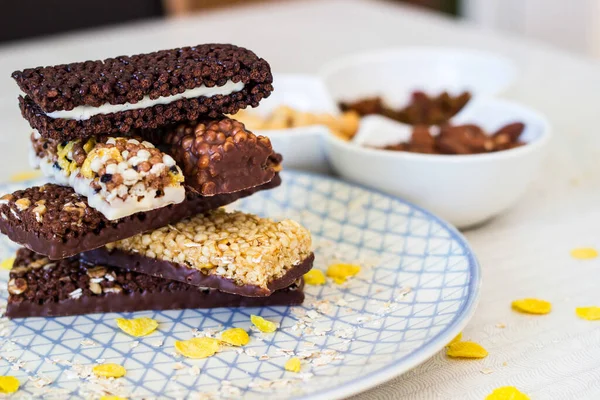 Fındık ve meyve karışımlı granola enerji barı