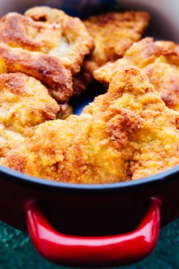 Susamlı şnitzel, tavuk göğsü.