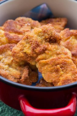 Susamlı şnitzel, tavuk göğsü.