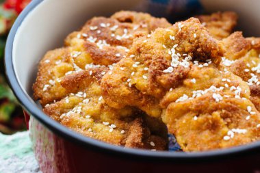 Susamlı şnitzel, tavuk göğsü.