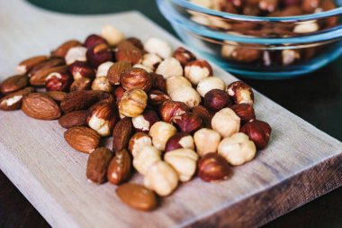 Fındık ve badem, bir grup nesne.