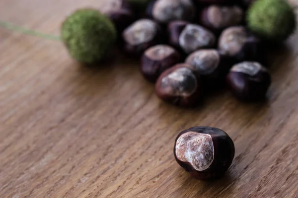 Kacang Mentah Pada Latar Belakang Kayu Pedesaan — Stok Foto