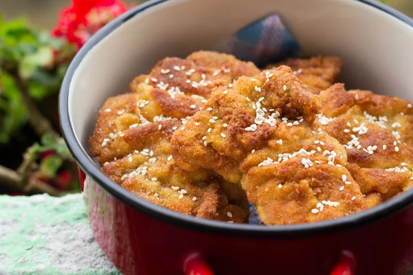 Susamlı şnitzel, tavuk göğsü.