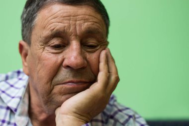 Yaşlı adam öyle dalıp gitmişim portresi