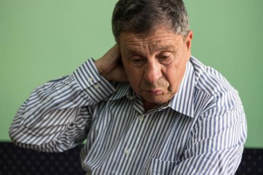 Ağlayan yaşlı adamın portresi