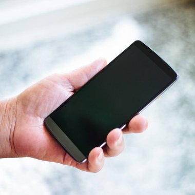 akıllı telefon kullanan kadın kıdemli