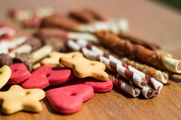 Собака Вкусное Цветное Печенье Деревянном Фоне — стоковое фото