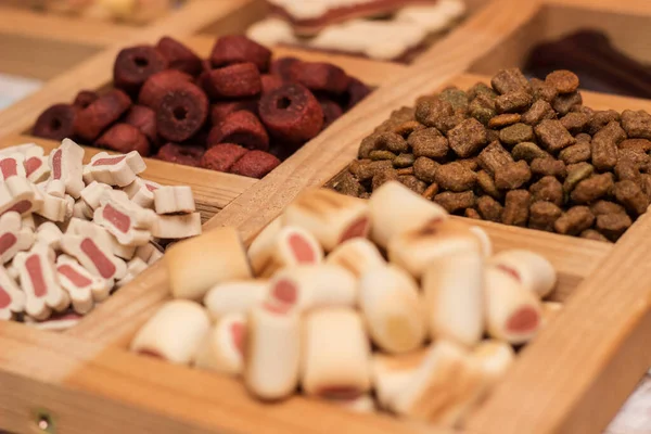 Alimentos Para Animais Estimação Lanches Para Cães Cão Saborosos Biscoitos — Fotografia de Stock