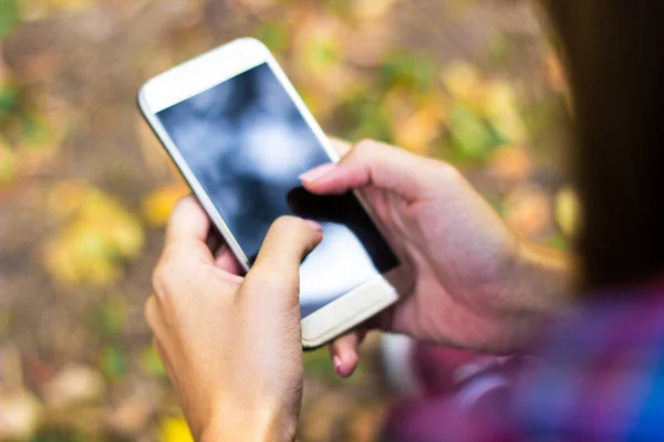 Young Woman Using Smartphone Public Park —  Fotos de Stock