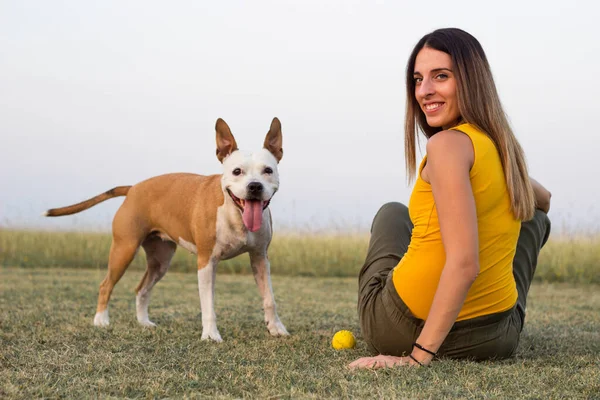 Woman Enjoying Time Her Dog Spending Time Together — Stock Photo, Image