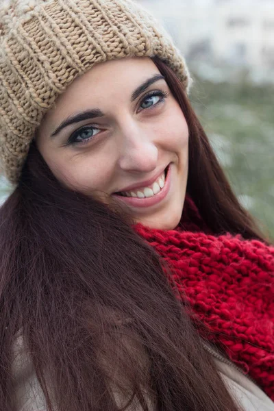 Woman Feeling Cold Winter Portrait Smiling Woman Snow — 图库照片