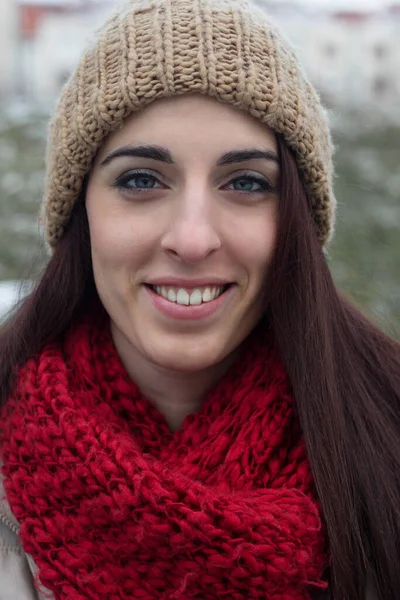 Woman Feeling Cold Winter Portrait Smiling Woman Snow —  Fotos de Stock