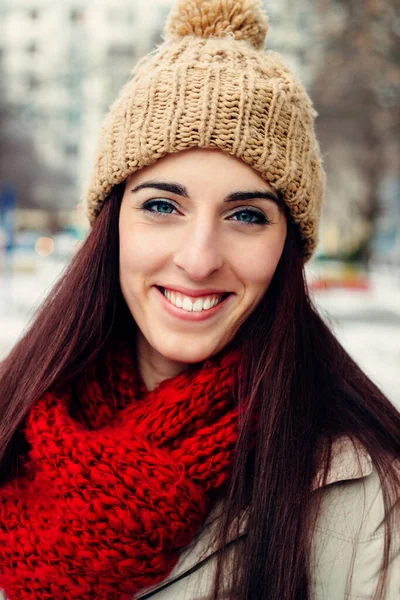 Woman Feeling Cold Winter Portrait Smiling Woman Snow —  Fotos de Stock