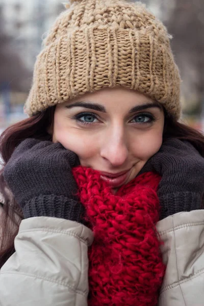 Woman Feeling Cold Winter Portrait Smiling Woman Snow —  Fotos de Stock