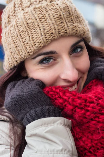 Woman Feeling Cold Winter Portrait Smiling Woman Snow —  Fotos de Stock