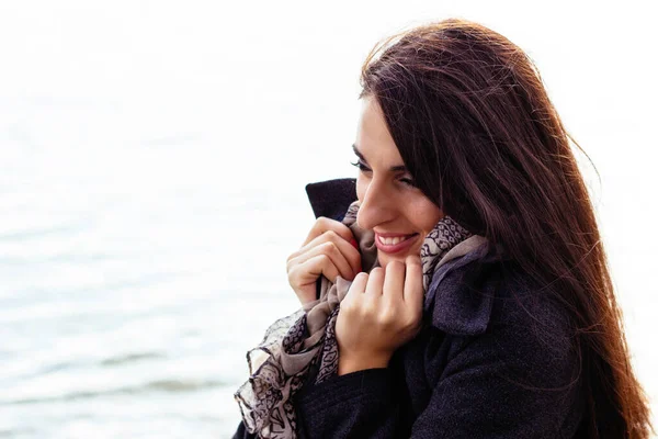 Primer Plano Una Joven Sonriendo —  Fotos de Stock