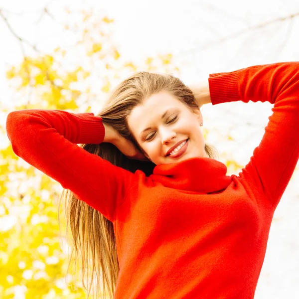 Beautiful Woman Enjoying Sunny Day Outdoors — Fotografia de Stock