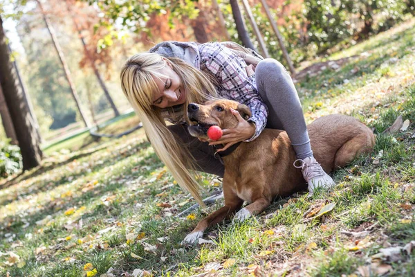 Happy Young Adult Woman Enjoys Time Park Her Dog — Foto de Stock