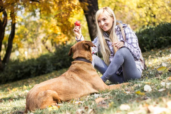 Happy Young Adult Woman Enjoys Time Park Her Dog — Foto de Stock