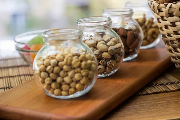 Nötter Hälsosamt Fett Och Protein Mat Och Mellanmål Rustikt Träbord — Stockfoto