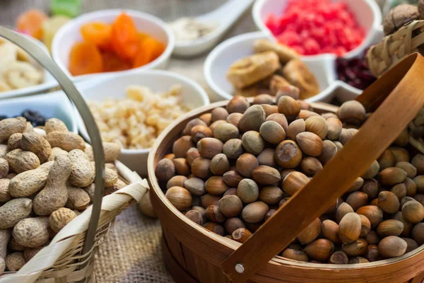 Bar Mit Müsli Trockenfrüchten Und Nüssen — Stockfoto