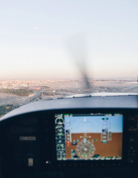 Cockpit of a small plane landing on the airport runway at sunset — Stock Photo, Image