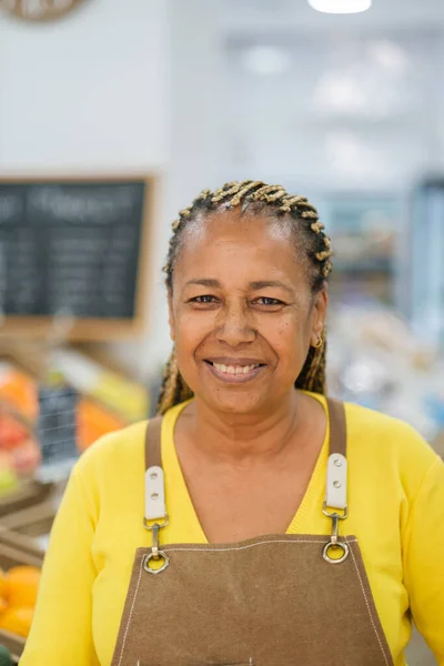 Portrait Senior Woman Smiling Market — Foto Stock