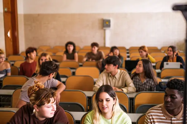 Lezione Multiculturale All Università Giovani Studenti Che Prestano Attenzione Classe — Foto Stock