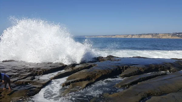 California Shore Beautiful Powerful Waves Splashing Rocks — 图库照片