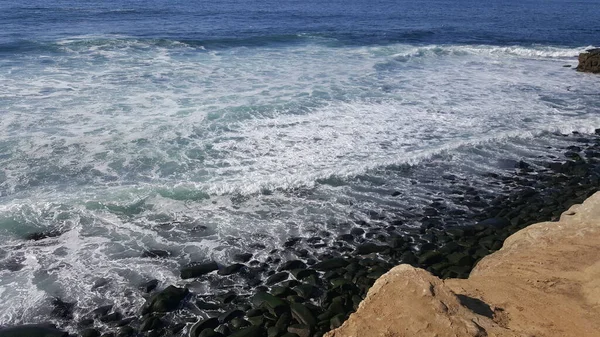 California Shore Beautiful Waves Splashing Rocks — Stockfoto