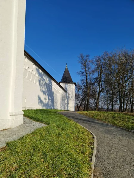 Oude Witte Muren Van Het Klooster Savvino Storozjevski — Stockfoto