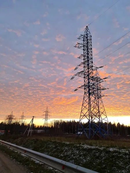 Підйом Сонця Наприкінці Осені Тлі Ліній Електропередач — стокове фото
