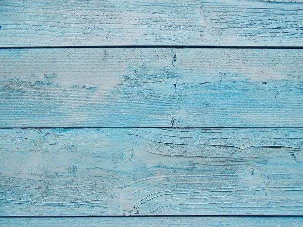 Açık mavi, eski, yıpranmış ahşap zemin ve metin için yer var.