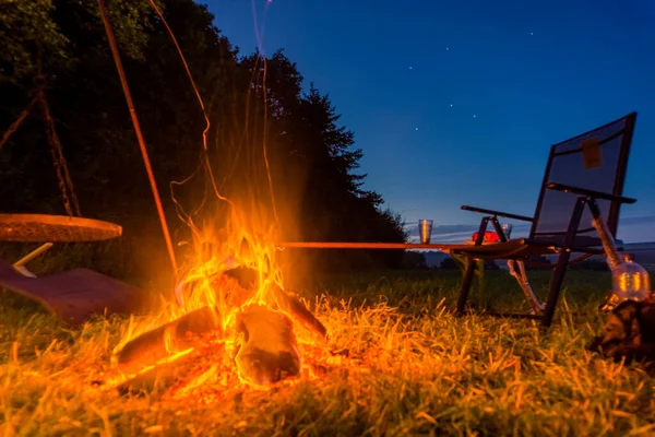 Empty Camping Chair Bonfire Blue Hour Some Stars Hte Sky — Fotografia de Stock