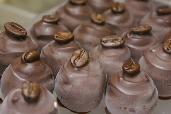 Patern Muchos Granos Café Copado Pralinés Chocolate Negro — Foto de Stock